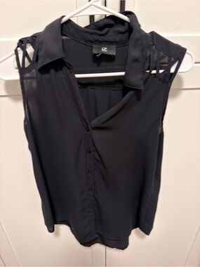 Iz Byer Black Sleeveless Button-Up Blouse with Lattice Shoulder Detail